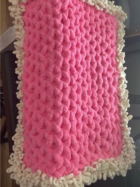 Hand Crafted Plush Bubble Stitch Throw in Bright Pink with Cream Fringe